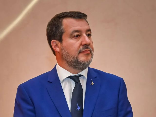 ++ Salvini,via dalle palle immigrati che non rispettano Italia + ++
