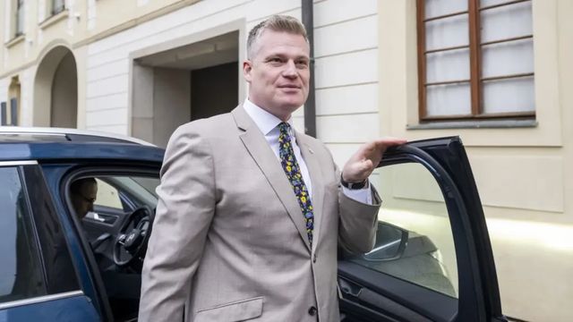 Turek nemá respekt vůči ústavním hodnotám, uvedl Pavel v dopise Babišovi