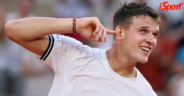 Menšík bude hrát v Paříži proti Rubljovovi o první grandslamové čtvrtfinále
