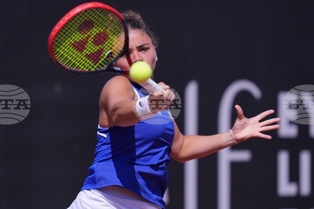 Шампионът Италия е съвсем близо до класиране за финалите на отборния турпнир по тенис „Били Джийн Кинг къп“