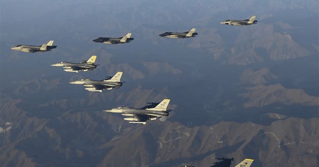 Japonia și Coreea de Sud au efectuat, separat, exerciții militare comune cu SUA după tirul cu rachetă nord-coreean
