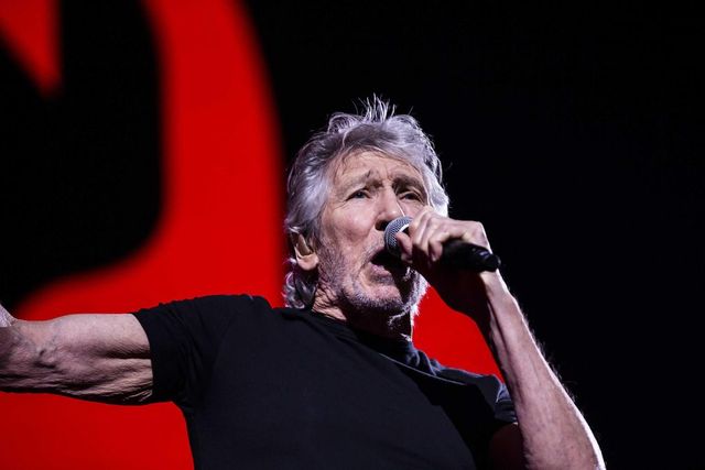 Roger Waters indagato per aver indossato una divisa nazista