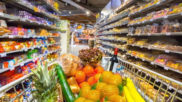 Istat, l'inflazione di agosto frena all'1,6%, carrello della spesa più caro
