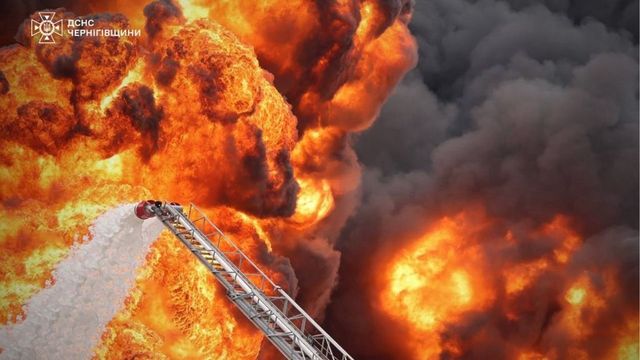Един човек загина, а над 120 души пострадаха при пожар в газохимически комплекс в Амурска област в руския Далечен изток