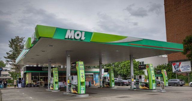 Megsérült a Mol egyik távvezetéke, üzemanyag szivárgott a talajba