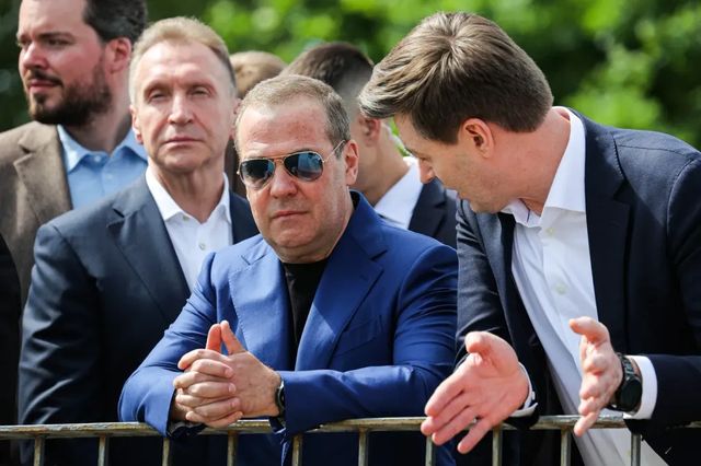 Medvedev, răspuns după acuzațiile lui Trump: Rusia nu are intenția de a furniza arme nucleare Iranului