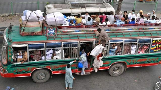 20 passengers dead after bus falls into ravine in Pakistan