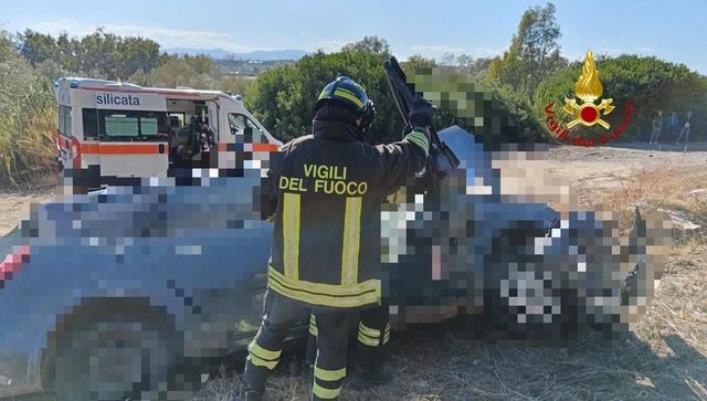 Scontro auto-camion nel Materano, 4 morti e 6 feriti