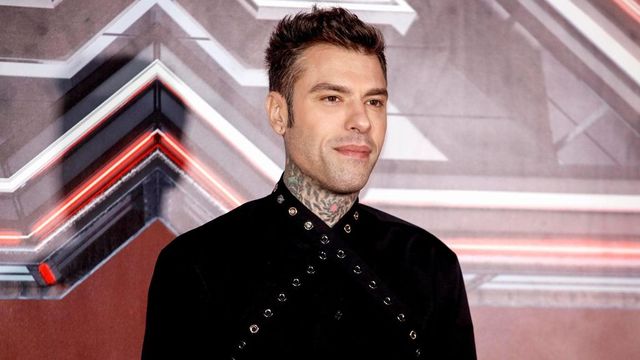 Fedez al telefono con Fiorello: “Mi hanno proposto la direzione musicale di Sanremo e credo che accetterò”