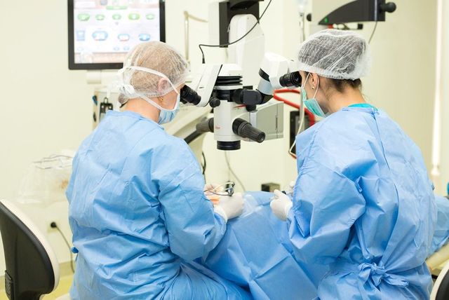 Peste 8 mii de persoane asigurate au fost operate de cataractă în primul semestru