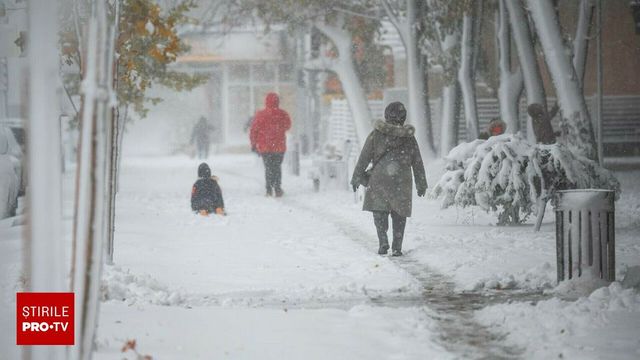 Cod roșu de ploi abundente în trei județe. Mai multe avertizări de vreme severă au fost anunțate de meteorologi