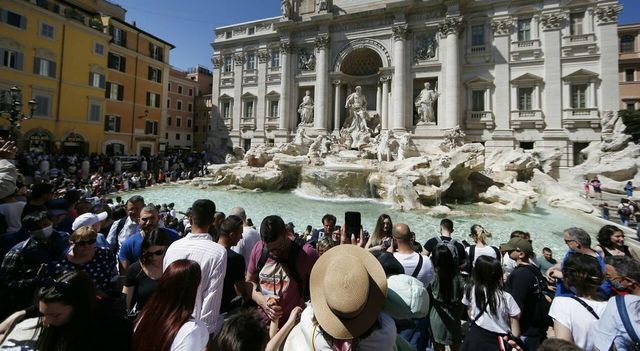 Dal 1 febbraio a Fontana di Trevi un biglietto di 2 euro per i turisti