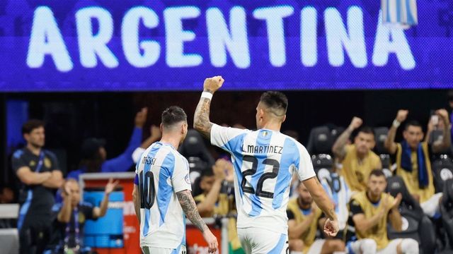 Argentina se impone 2-0 a Canadá en el estreno de la Copa América