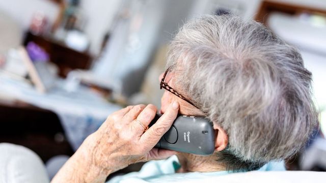 Escrocherie de aproape un milion de lei la Chișinău: O pensionară și-a predat economiile unui curier
