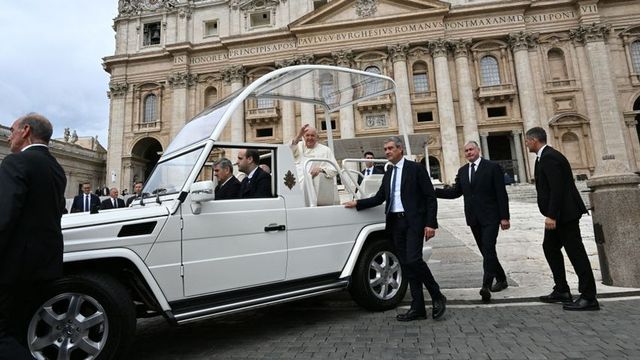 Autó száguldott át a Vatikán kapuján, egy férfit őrizetbe vettek