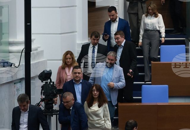 Депутатите излизат в 3-седмична ваканция