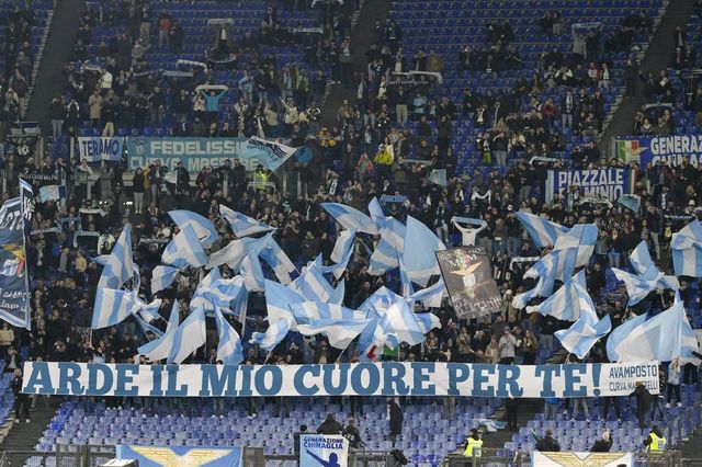 ‘Tifosi della Lazio fascisti’, banditi dalla partita ad Amsterdam