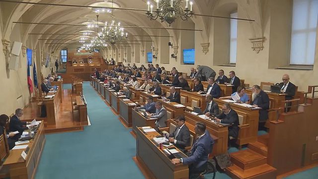 Opoziční senátoři vyzvali Babiše, aby dal Okamurovi najevo, že škodí Česku