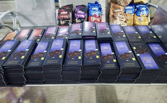 Produse alimentare, în cantități comerciale, reținute la vama Leușeni