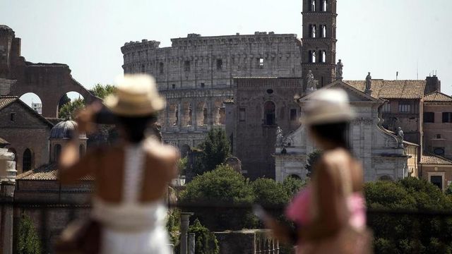 Flussi turistici in aumento ad agosto, ma pesa l'inflazione