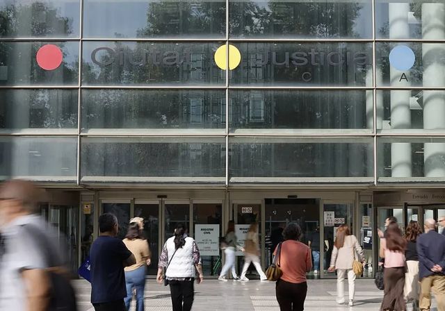 Absuelto un cirujano de Valencia de robar 50.000 euros en casa de su exnovia cuando fue a acostarse con una amante