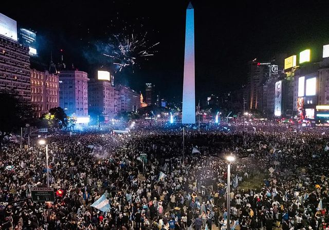 Los argentinos celebran en las calles la histórica victoria contra Inglaterra