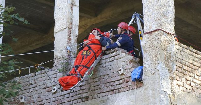 Във Велико Търново спасяваха пострадали при земетресение