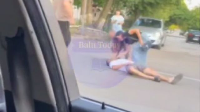 Conflict pe o stradă din Bălți: Un bărbat, transportat la spital, după ce a fost bătut de un șofer