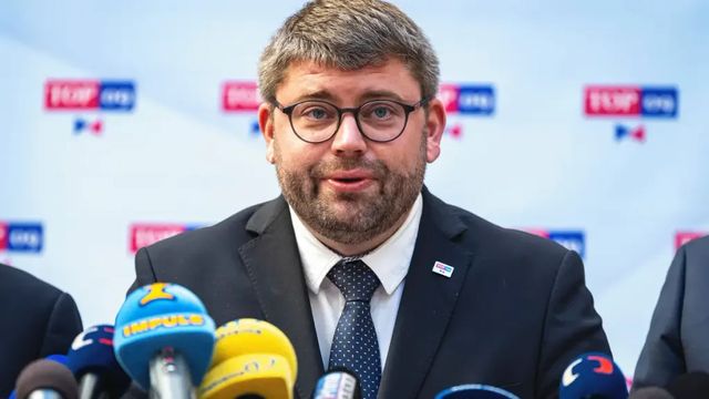 Sněmovna přerušila projednávání Pavlova veta do středy