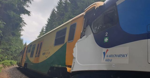 Vlak na Vary měl v Perninku podle inspekce čekat, což se nestalo