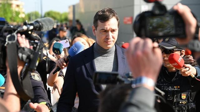 El hermano de Pedro Sánchez solicita su absolución en la causa abierta por su contratación en la Diputación de Badajoz