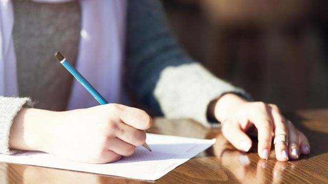 Sesiunea specială a simulării Evaluării Naționale continuă marți, cu proba la Matematică