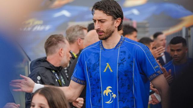 Левски пусна в продажба колекционерски шал и официална програма за завръщането си в Шампионската лига