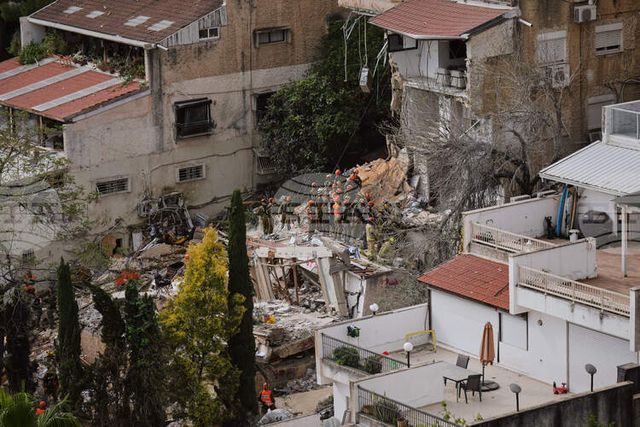 Най-малко четирима души загинаха в израелския град Хайфа при ирански ракетен удар