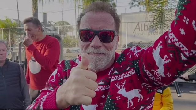 Arnold Schwarzenegger, clip viral pe internet de Crăciun