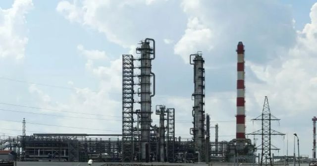 Ruská ropná rafinérie v Rjazani opět hoří, zřejmě po zásahu Ukrajiny