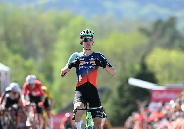 Seixas conquista la Flecha Valona con un recital en el Muro de Huy