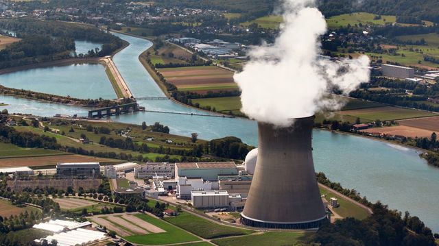 Svájcban a hőség miatt leállítottak egy atomerőművet