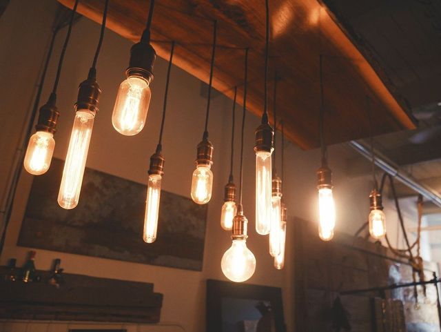 Consumul de energie electrică al populației a scăzut cu 12% în primele șapte luni ale anului față de aceeași perioadă din 2025
