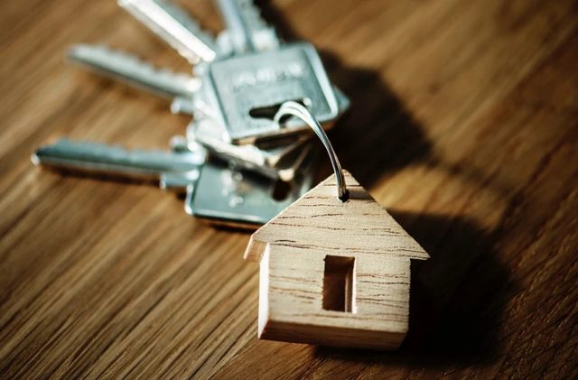 Guvernul menține la nivel de 3% marja maximă aplicată pentru creditele acordate prin Programul „Prima Casă”