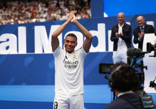 Real Madrid accoglie Mbappé, in 85mila al Bernabeu