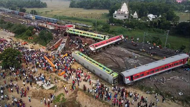 Operațiunile de salvare s-au încheiat în India, după tragedia feroviară. Premier: „Vinovații vor fi sancționați drasti