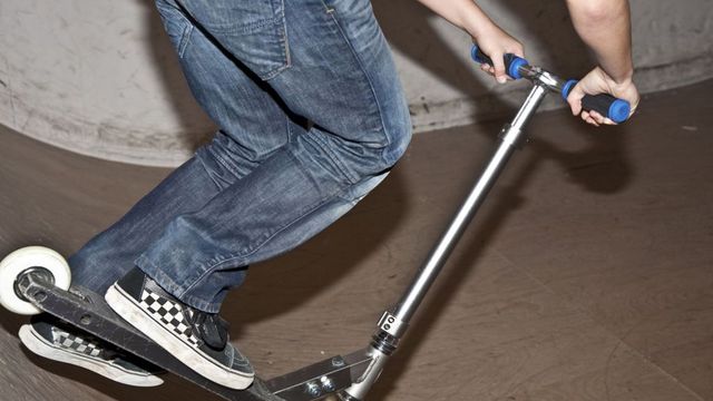 Момче е с опасност за живота след падане от тротинетка в Бургас