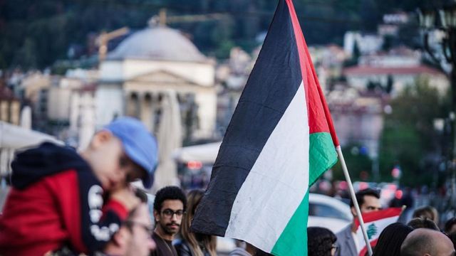 Torino, fiaccolata pro-Palestina in centro