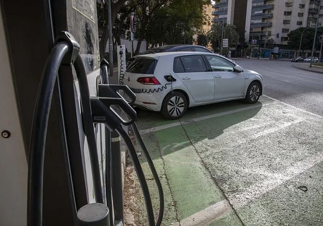 El Plan Auto+ impulsa las ventas de coches eléctricos y acerca su cuota al 30% en su primer mes de aplicación