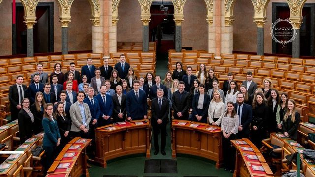 Október 15-ig lehet jelentkezni a Magyar Közigazgatási Ösztöndíjprogramra