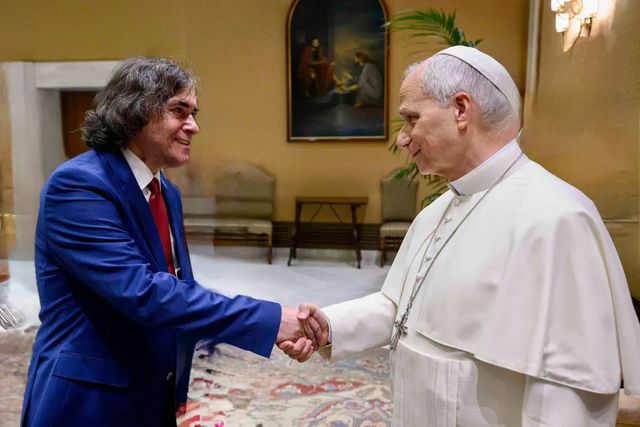 Mircea Cărtărescu, invitat la Roma de Papa Leon. Suveranul pontif s-a întâlnit cu scriitori din toată lumea