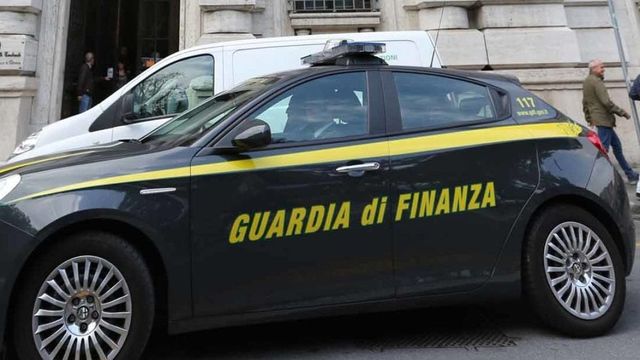Truffe nei servizi a pagamento per i cellulari, perquisita la sede di Wind-Tre
