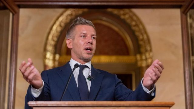 Számokat közölt Paksról Magyar Péter