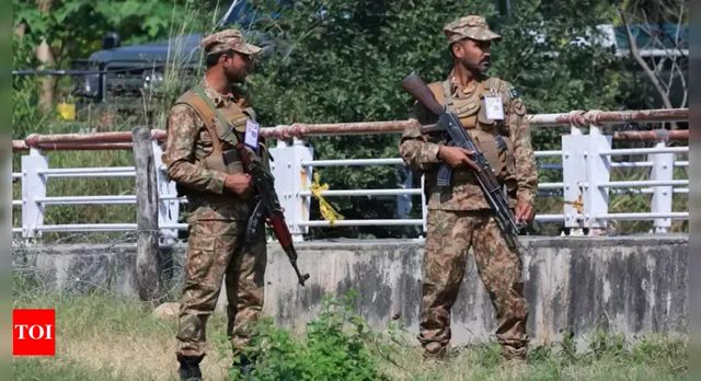 Militants attack a security post in northwest Pakistan, killing 10 officers